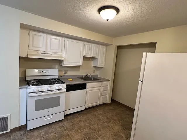 1 Adams Circle Apartments — Photo 2