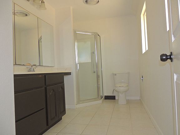 4th image of 849 Cliff Dr