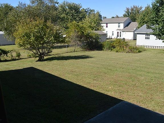 5th image of 411 Manorstone Ln