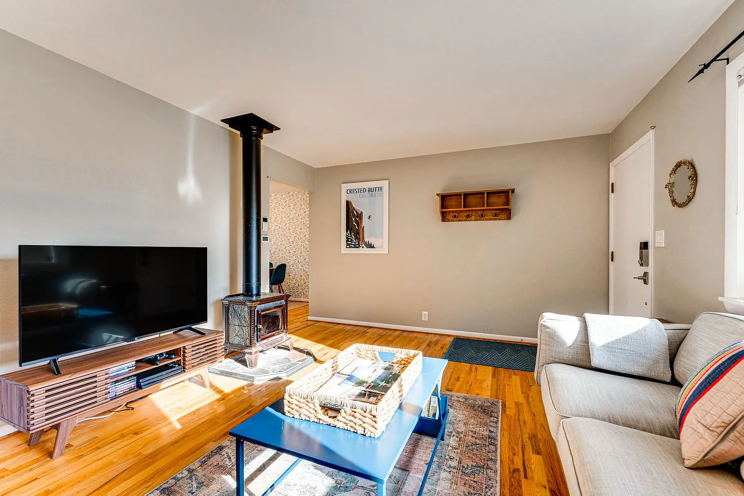 3 bed, 1.0 bath, 1022 sqft, $3,245 — Photo 1