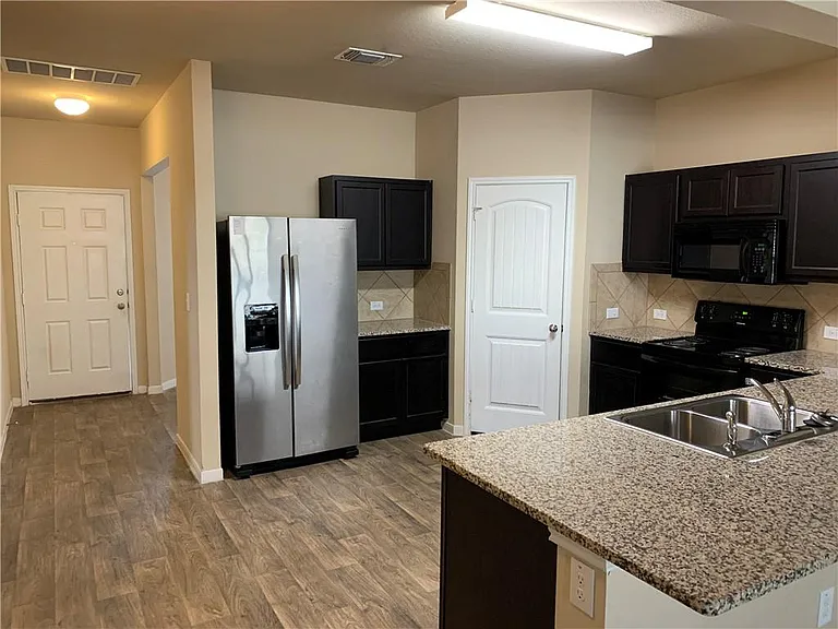 3201 Ortman Dr — Photo 5