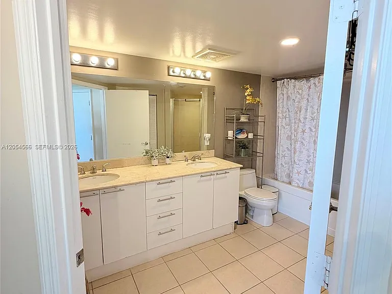 16699 Collins Ave #1410 — Photo 31