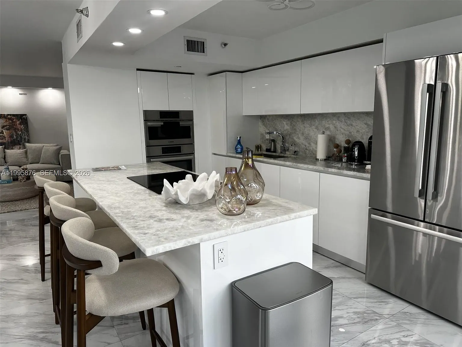 Mystic Pointe Condo No Tw — Photo 3