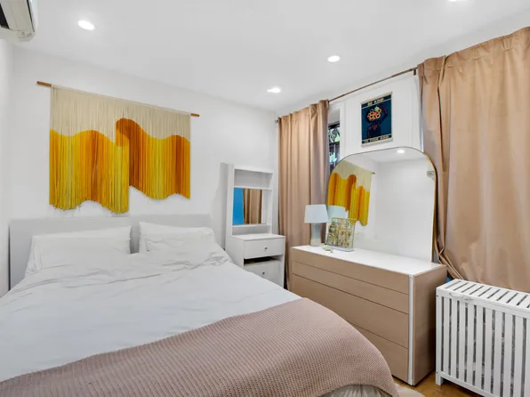 936a Lafayette Avenue image 3 of 15