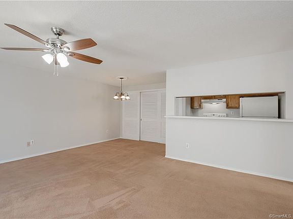 5th image of 19 Little Oak Ln #19