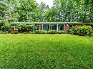 151 Kent Ln, Hendersonville, NC 28739