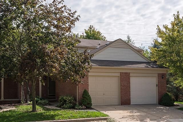 1st image of 3133 Village Cir