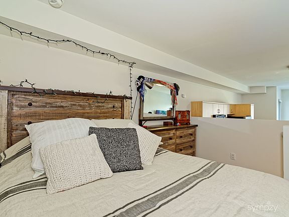 4th image of 889 Date St Unit 426