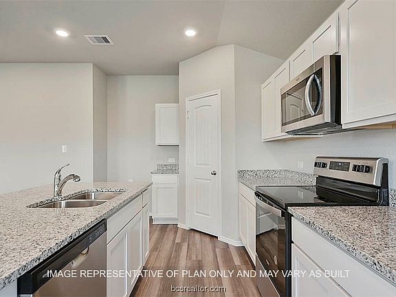 3rd image of 205 Blanco Dr