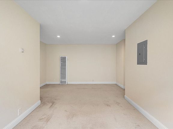 4th image of 2234 Santa Clara Ave APT B