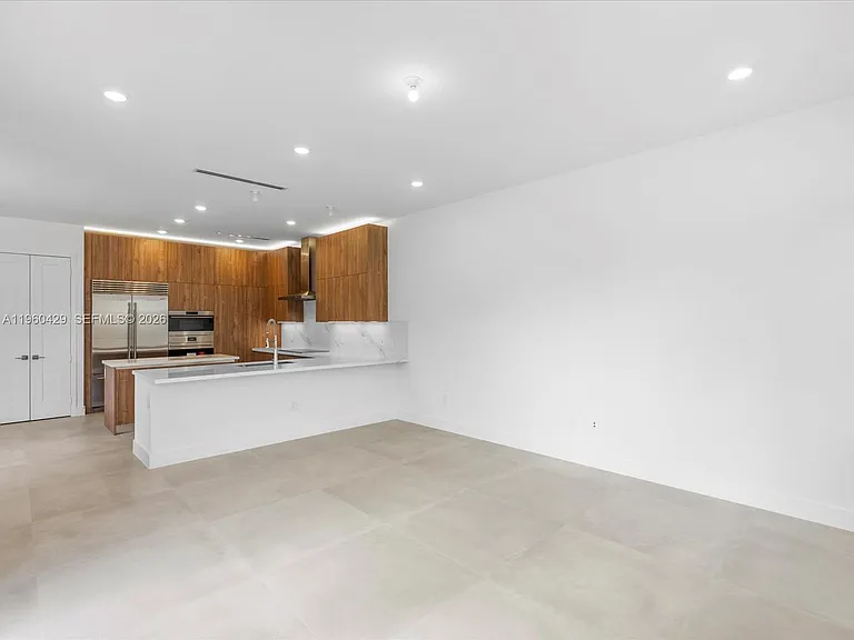 19701 NE 16th Pl — Photo 36
