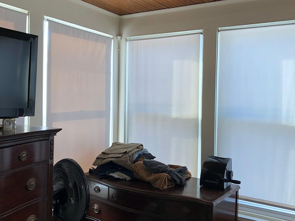 2nd image of 39 Broadway St