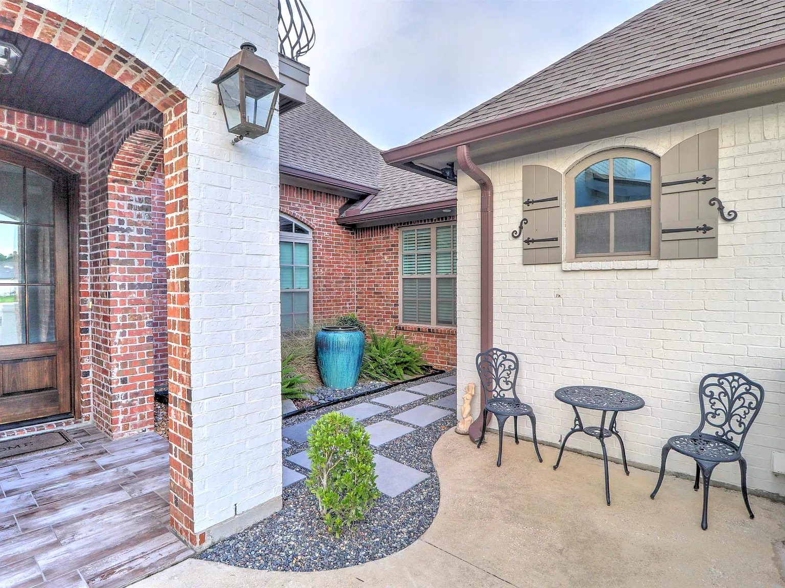 4 bed, 3.5 bath, 2714 sqft, $4,200 — Photo 2