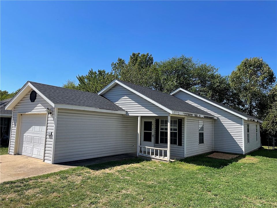 1st image of 2710 Dandelion St