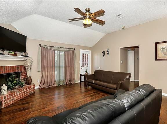 3rd image of 2704 Bent Brook Dr