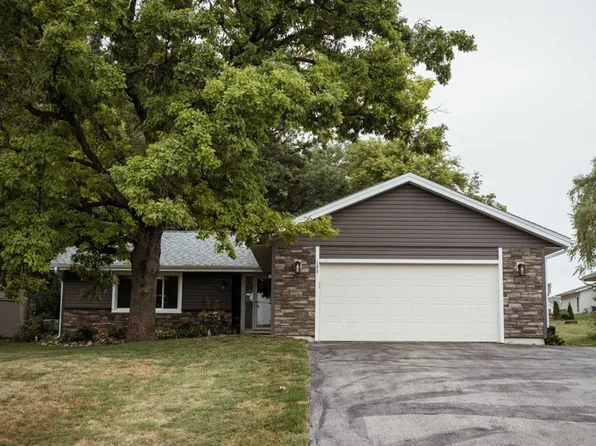 105 Vahalla Dr, Poplar Grove, IL 61065