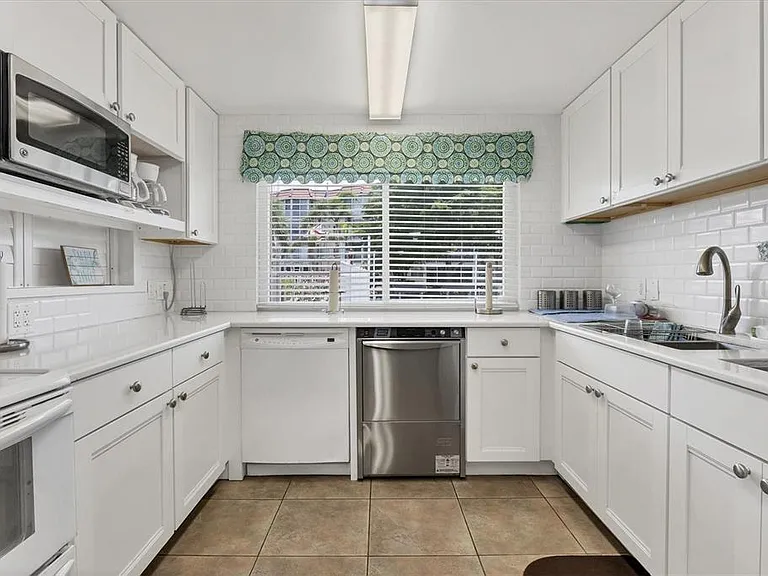 1250 N Portofino Dr #303 — Photo 28