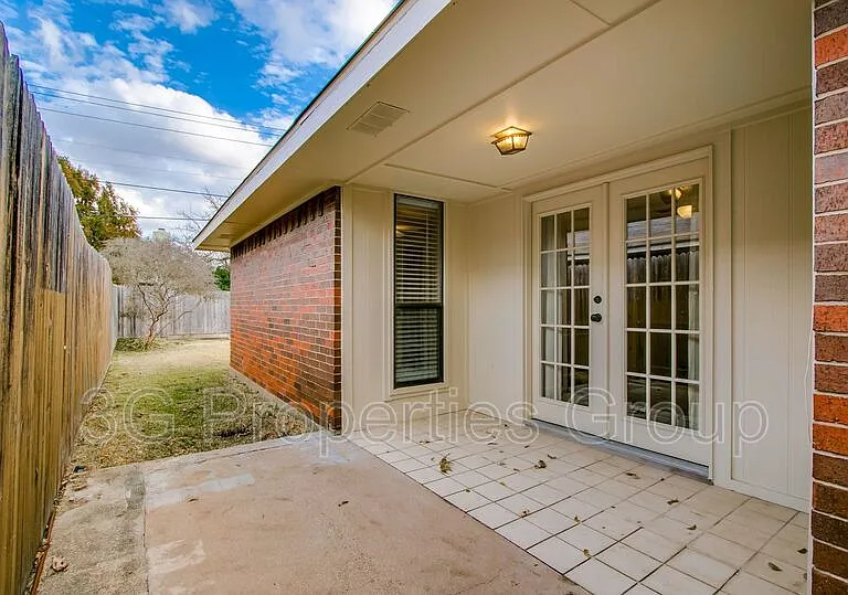 3712 Roussillon Dr — Photo 10