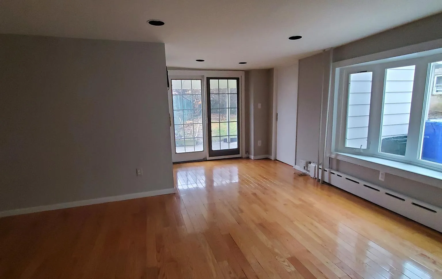 3 bed, 1.5 bath, 1816 sqft, $2,995 — Photo 3
