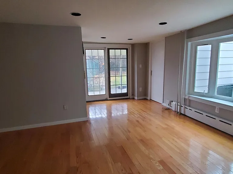 253 Greenwood Ave — Photo 3