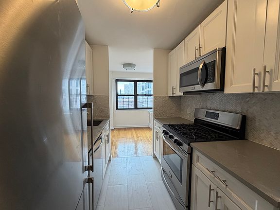 4th image of 305 E 86th St #1HE