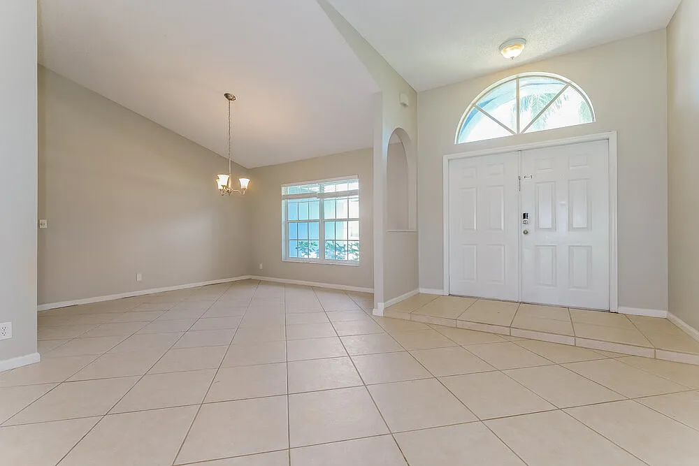 4 bed, 2.0 bath, 2218 sqft, $3,990 — Photo 3