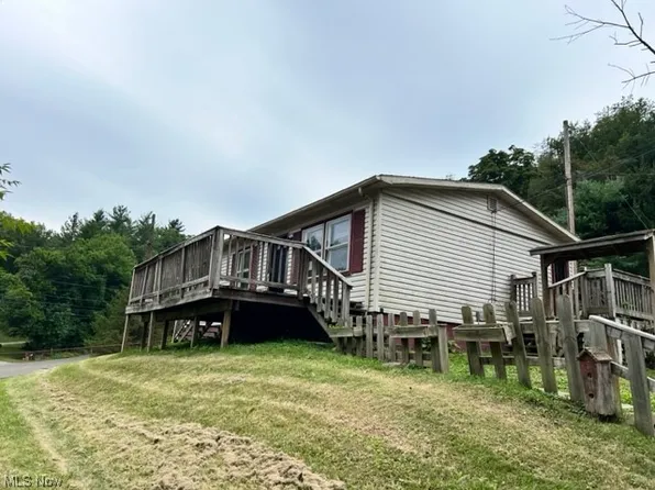 508 Deersville Ave, Uhrichsville, OH 44683