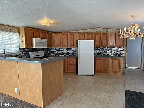 5th image of 44 Hitch Pond Cir