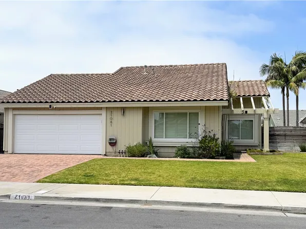 21081 White Horse Ln, Huntington Beach, CA 92646