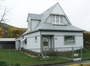 370 E 2nd St, Ione, OR 97843