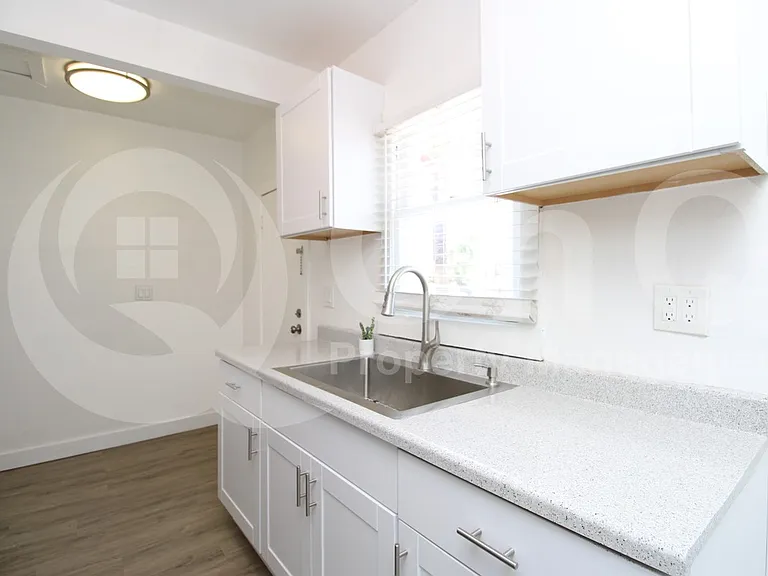 148 N 10th Ave — Photo 5