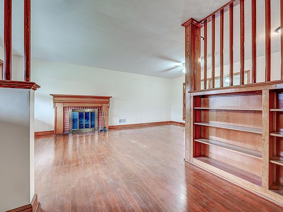 3rd image of 2522 Floraland Dr NW