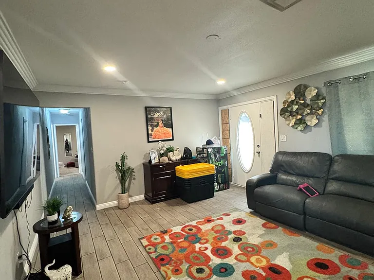 2820 S Sandhill Rd — Photo 6