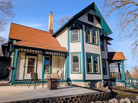 2nd image of 200 Spring STREET