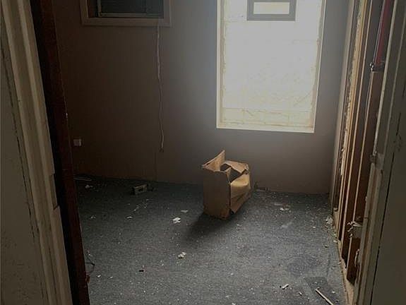 5th image of 402 Salem Ave