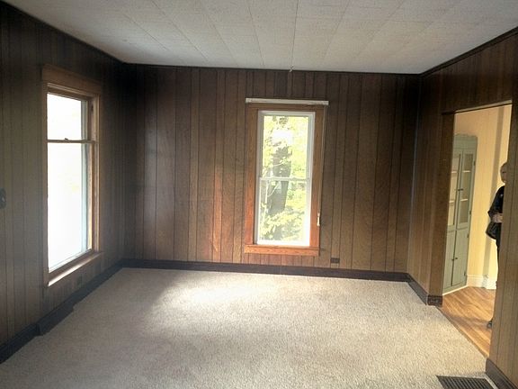 4th image of 130 Richard Ave