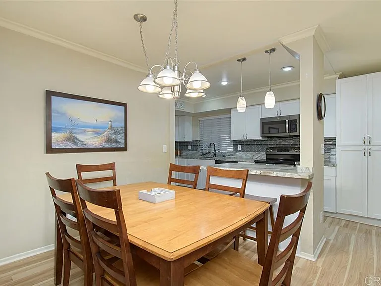 911 E Ave #203 — Photo 4