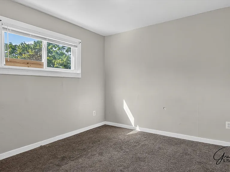 11546 Chalmers St — Photo 10