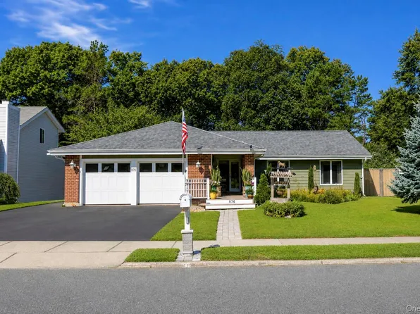 876 Greenbelt Parkway W, Holbrook, NY 11741