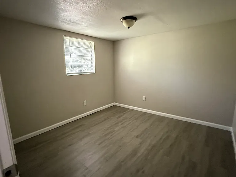 1209 Glenda Dr — Photo 7