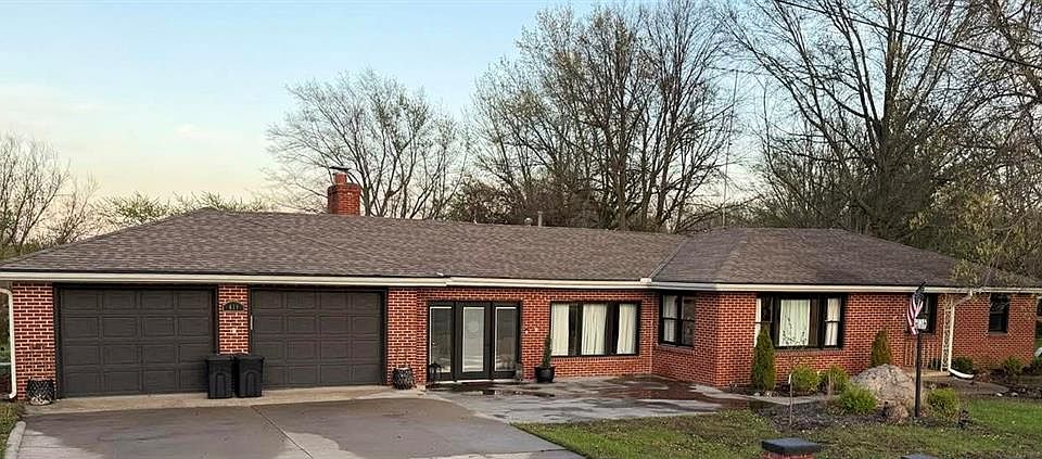 1st image of 411 S Hillcrest Dr