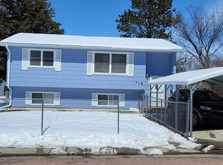 718 W 6th St, Winner, SD 57580