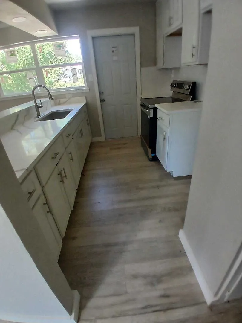 221 Park Ln — Photo 4