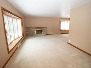 2111 Jersey Ridge Rd, Davenport, IA 52803