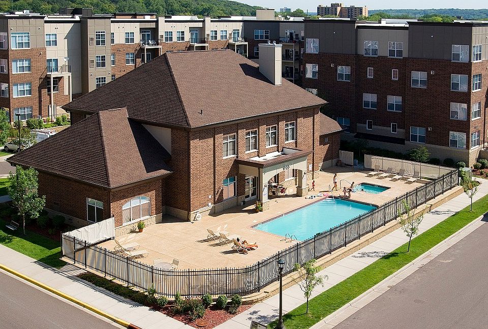 1st image of 1730 Graham Ave APT 422