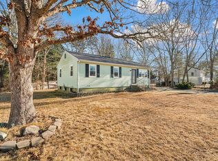 65 Mayflower Ln, Wareham, MA 02571