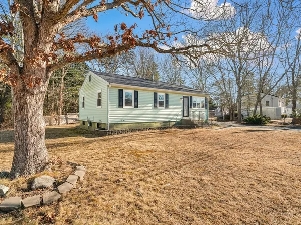 65 Mayflower Ln, Wareham, MA 02571