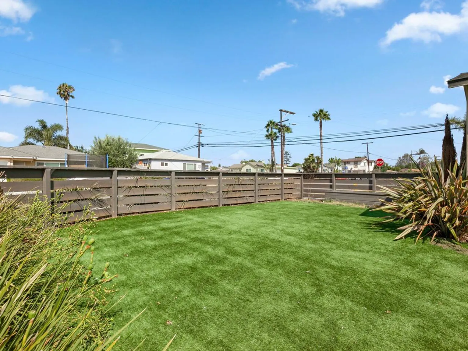 3 bed, 2.0 bath, 1308 sqft, $4,999 — Photo 2