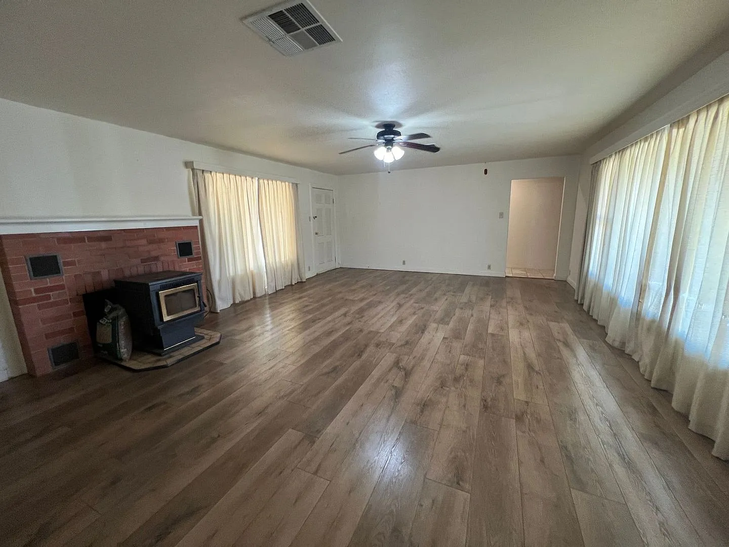 3 bedroom 1 bath home in Red Bluff — Photo 3