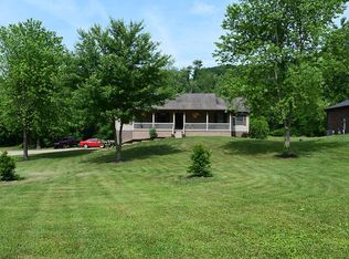 2010 Waters Edge Dr, Elkview, WV 25071